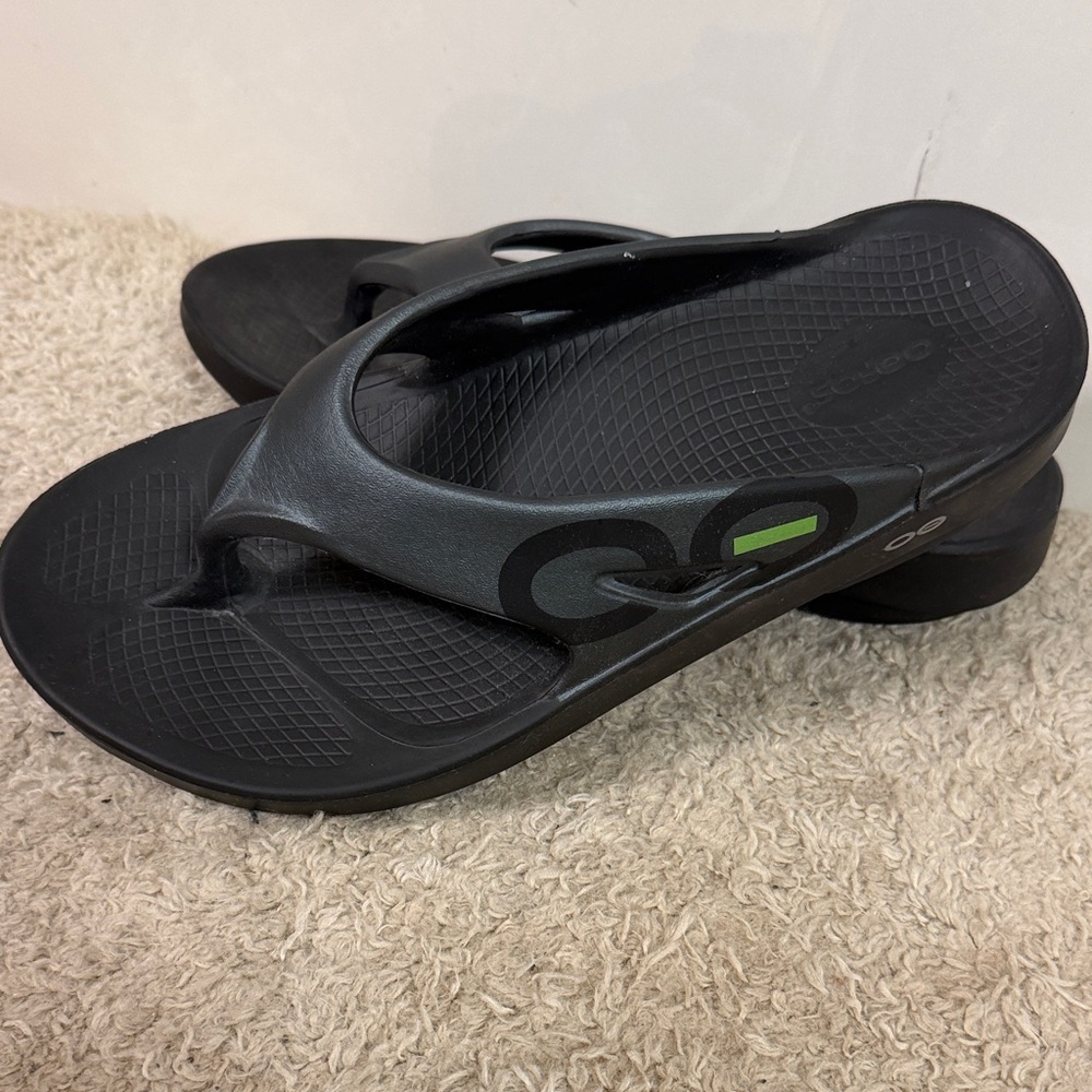 OOFOS Black and Green Sandals